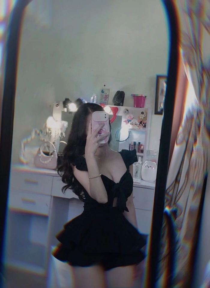 Gái xinh đẹp mặc váy nhẹ nhàng