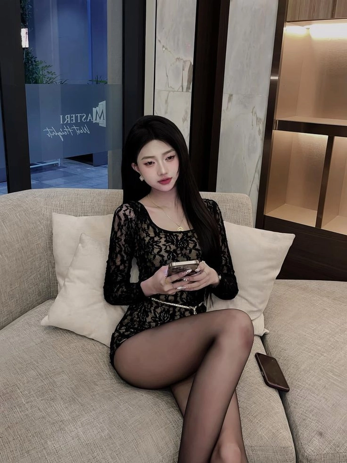 Gái xinh gợi tình với ánh mắt cuốn hút