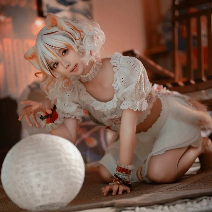 Gái xinh mặc đồ mèo đáng yêu