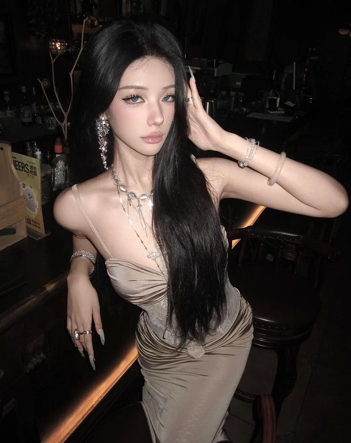 Gái xinh mặc đồ sexy trong concept tinh tế