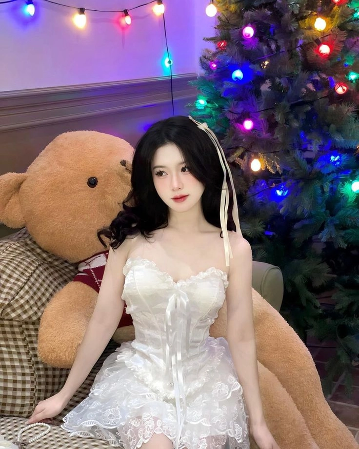 Gái xinh mặc váy dài thướt tha