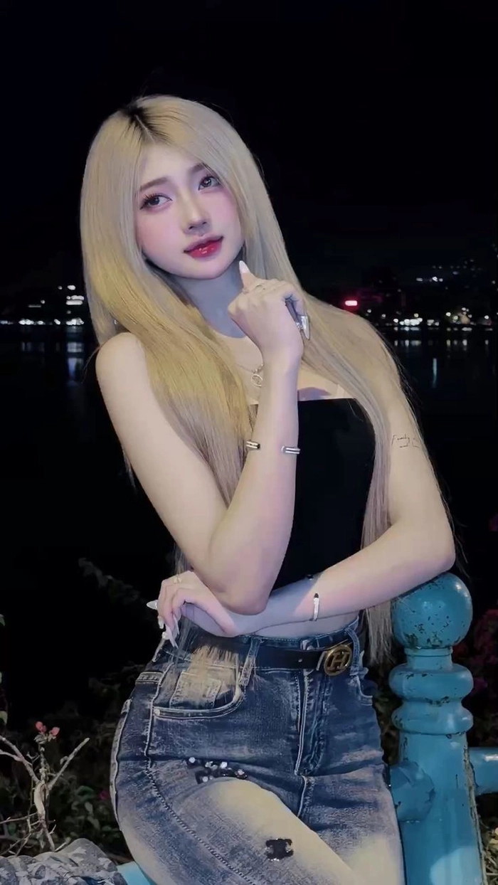 Gái xinh sexy gợi cảm với phong cách cuốn hút