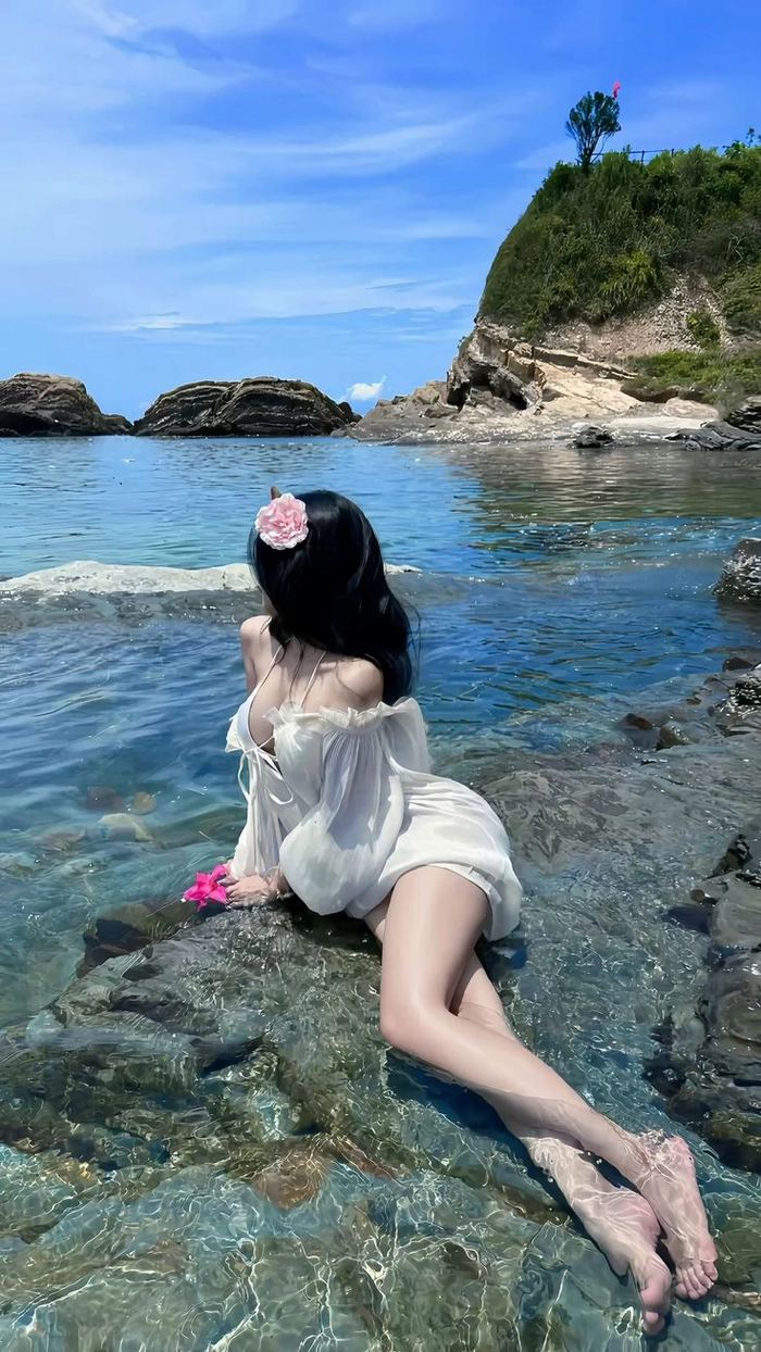 Gái xinh xesy trong bố cục nghệ thuật