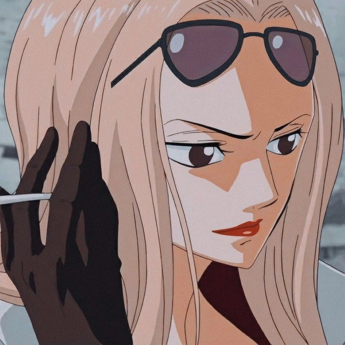 Hina Onepiece tạo dáng