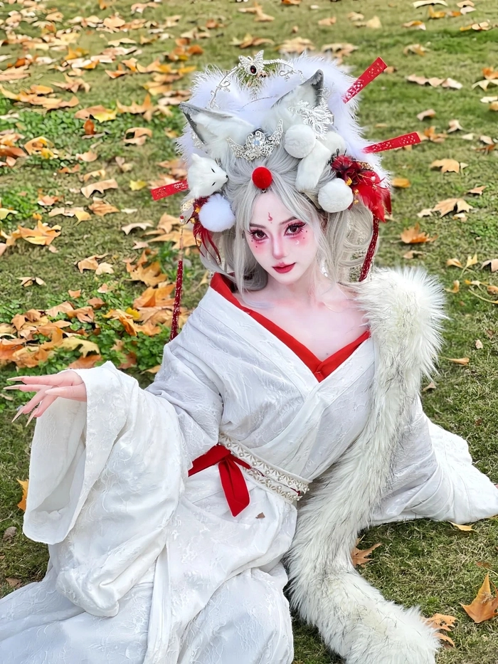 Hình ảnh cosplay hồ ly 9 đuôi