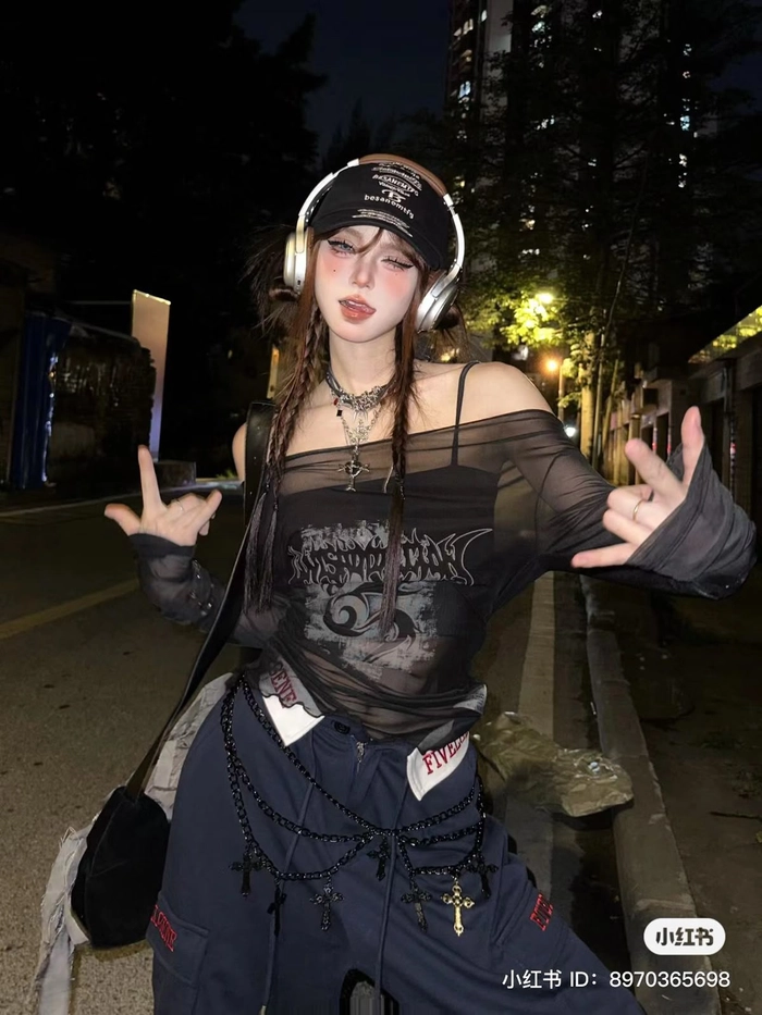 Hình ảnh gái ngầu phong cách mạnh mẽ