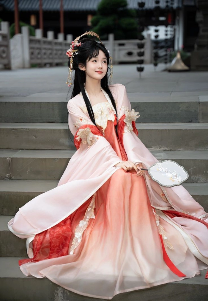 Hình ảnh gái xinh Trung Quốc mặc đồ cổ trang hài hòa