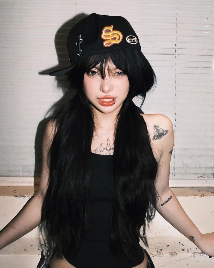 Hình ảnh gái xinh ngầu ánh nhìn sắc