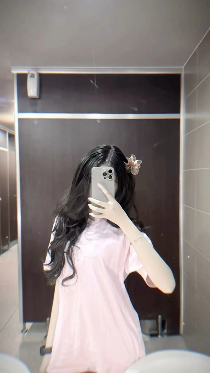 Hình ảnh girl che mặt bằng điện thoại tự nhiên