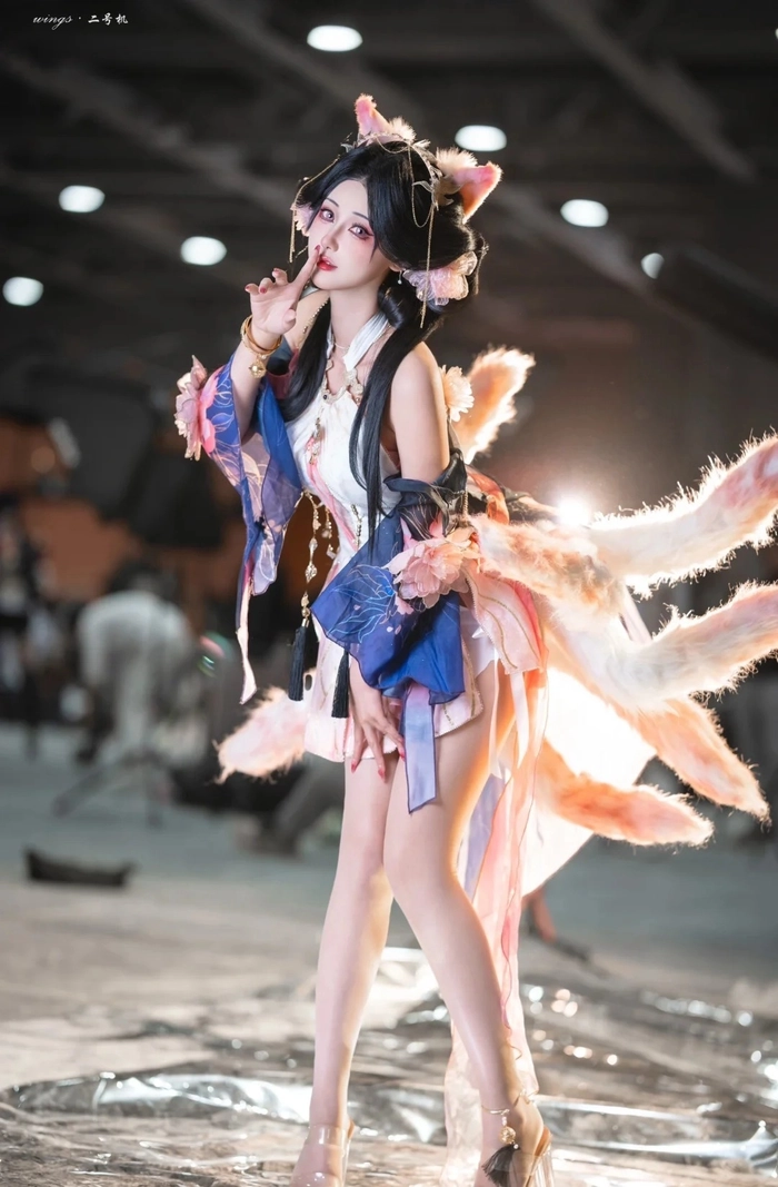 Hình nền cosplay hồ ly 9 đuôi