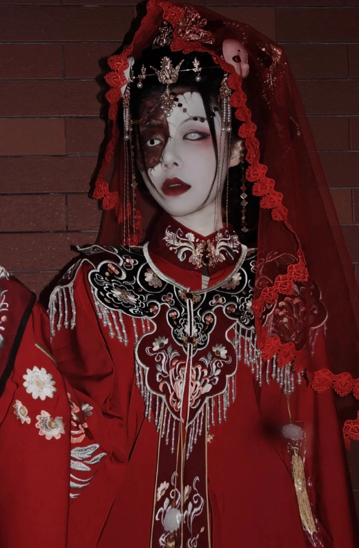 Wallpaper cosplay ma nữ đầy cảm xúc